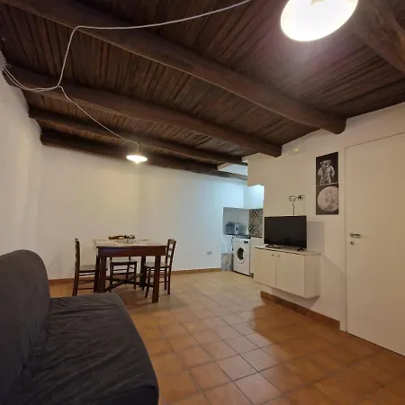 House Of The Night Apartment Neapel